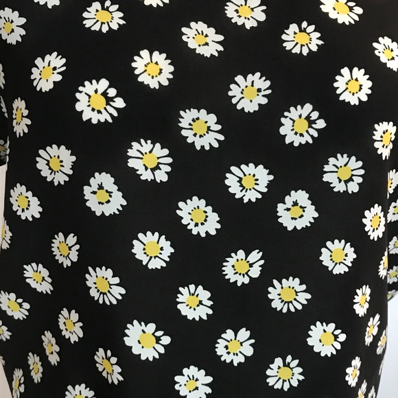 Fun & Flirt Daisy print chiffon t shirt - 3/25$ - Picture 3 of 8